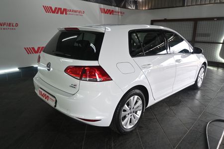 2015-Volkswagen-Golf-VII-14-TSI-Comfortline_3