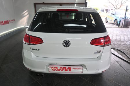 2015-Volkswagen-Golf-VII-14-TSI-Comfortline_4