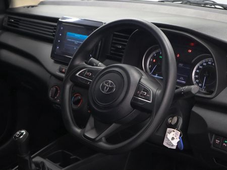 2026-Toyota-Rumion-15-SX_11