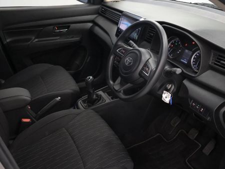 2026-Toyota-Rumion-15-SX_15