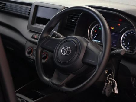 2026-Toyota-Rumion-15-S_15