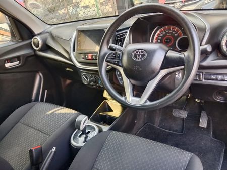 2025-Toyota-Vitz-10-XR_12