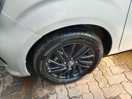 2025-Toyota-Vitz-10-XR_6