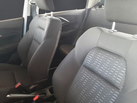 2025-Suzuki-Swift-12-GL_13