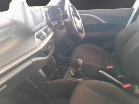 2025-Suzuki-Swift-12-GL_14