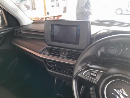 2025-Suzuki-Swift-12-GL_16