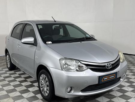 2013-Toyota-Etios-15-XS-5-dr_10