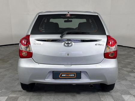 2013-Toyota-Etios-15-XS-5-dr_12