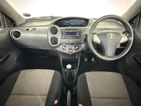 2013-Toyota-Etios-15-XS-5-dr_1