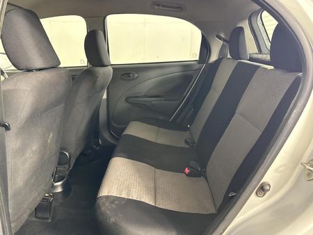 2013-Toyota-Etios-15-XS-5-dr_2