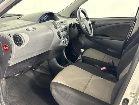 2013-Toyota-Etios-15-XS-5-dr_7