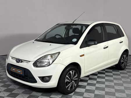 2012-Ford-Figo-14-Ambiente_0