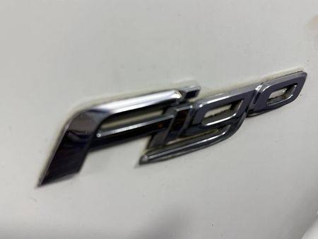 2012-Ford-Figo-14-Ambiente_11