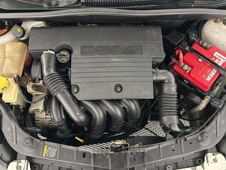 2012-Ford-Figo-14-Ambiente_12
