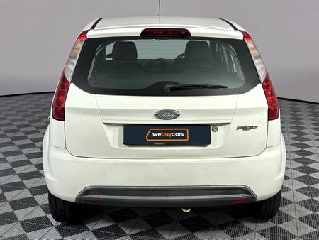 2012-Ford-Figo-14-Ambiente_17