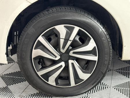 2012-Ford-Figo-14-Ambiente_4
