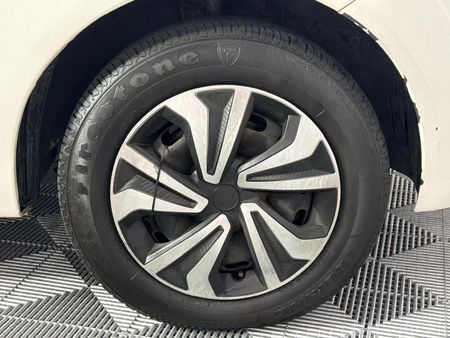 2012-Ford-Figo-14-Ambiente_5