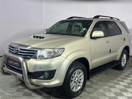2013-Toyota-Fortuner-25-D-4D-Raised-Body-Auto_0