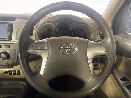 2013-Toyota-Fortuner-25-D-4D-Raised-Body-Auto_11