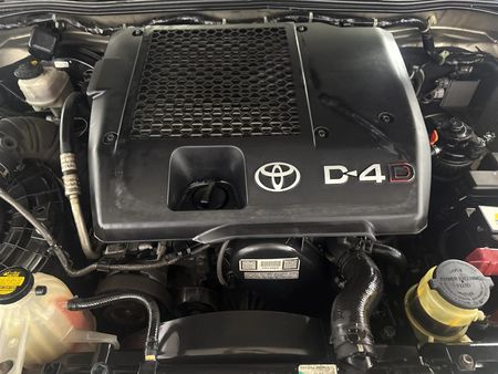 2013-Toyota-Fortuner-25-D-4D-Raised-Body-Auto_12