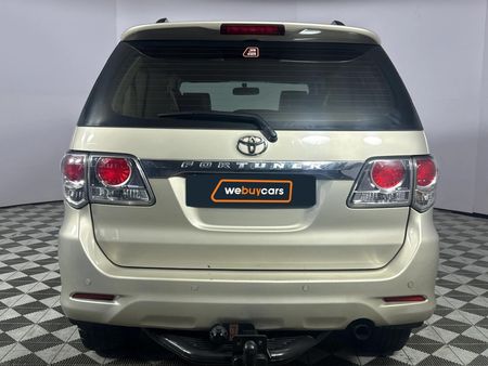 2013-Toyota-Fortuner-25-D-4D-Raised-Body-Auto_17