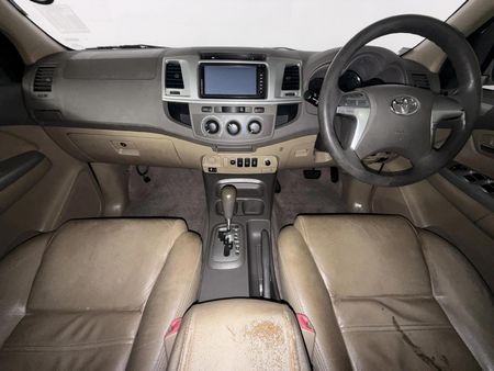 2013-Toyota-Fortuner-25-D-4D-Raised-Body-Auto_1