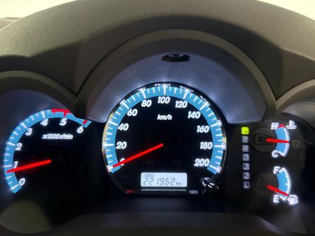 2013-Toyota-Fortuner-25-D-4D-Raised-Body-Auto_2