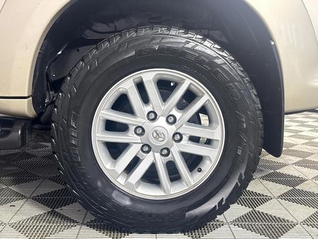 2013-Toyota-Fortuner-25-D-4D-Raised-Body-Auto_6