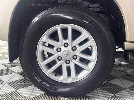 2013-Toyota-Fortuner-25-D-4D-Raised-Body-Auto_7