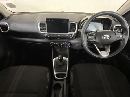 2025-Hyundai-Venue-12-Motion_1