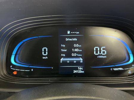 2025-Hyundai-Venue-12-Motion_2