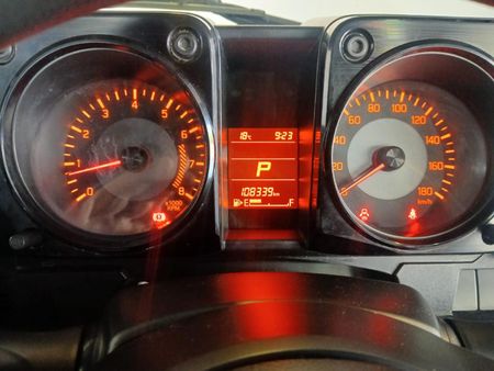 2022-Suzuki-Jimny-15-GL-Auto_10