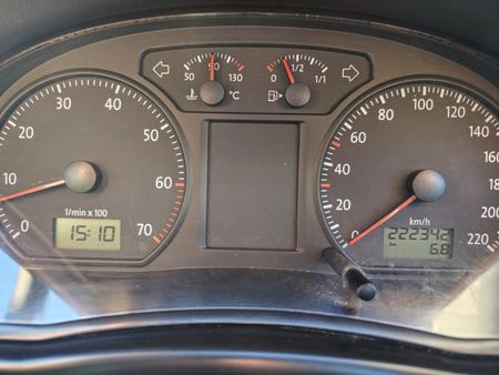 2015-Volkswagen-Polo-Vivo-GP-16-Comfortline_9