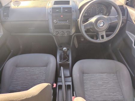 2015-Volkswagen-Polo-Vivo-GP-16-Comfortline_10