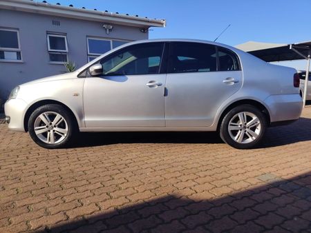 2015-Volkswagen-Polo-Vivo-GP-16-Comfortline_6