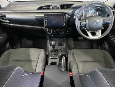 2025-Toyota-Hilux-24-GD-6-Raider-4x4-Auto-Double-Cab_13