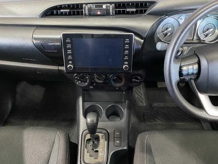 2025-Toyota-Hilux-24-GD-6-Raider-4x4-Auto-Double-Cab_17