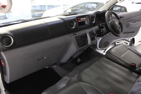 2021-Nissan-NV350-PANEL-VAN_16