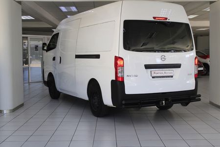 2021-Nissan-NV350-PANEL-VAN_5
