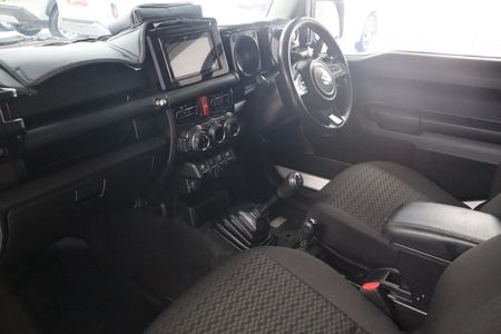 2021-Suzuki-Jimny-15-GLX_8