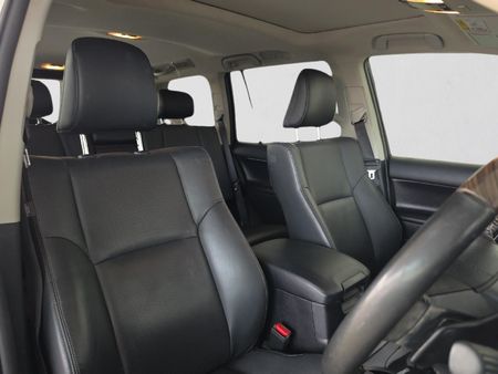 2023-Toyota-Land-Cruiser-Prado-28-GD-VX-L-Auto_15