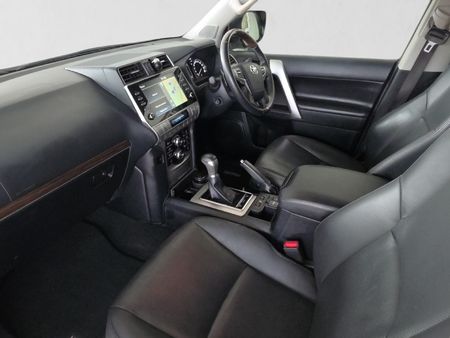 2023-Toyota-Land-Cruiser-Prado-28-GD-VX-L-Auto_18