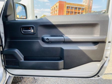 2019-Suzuki-Jimny-15-GLX-Auto_16