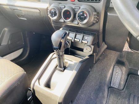 2019-Suzuki-Jimny-15-GLX-Auto_20