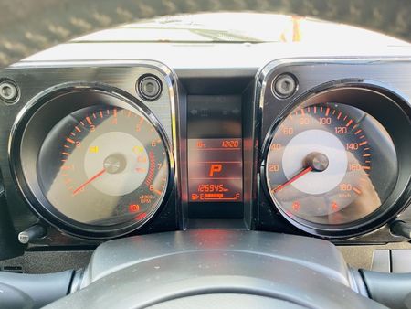 2019-Suzuki-Jimny-15-GLX-Auto_22