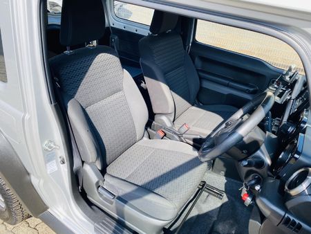2019-Suzuki-Jimny-15-GLX-Auto_26