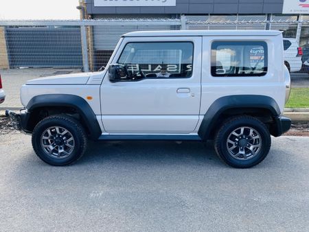 2019-Suzuki-Jimny-15-GLX-Auto_4
