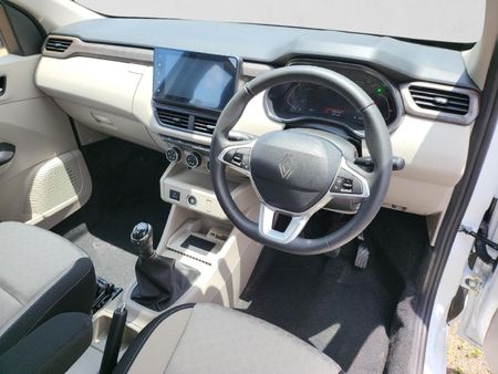 2026-Renault-Triber-10-Iconic_14