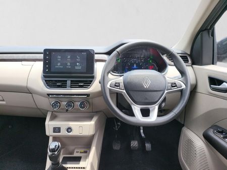 2026-Renault-Triber-10-Iconic_16