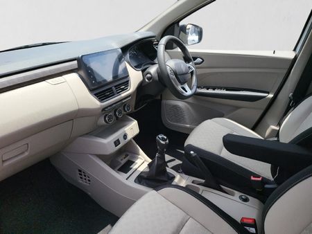 2026-Renault-Triber-10-Iconic_17